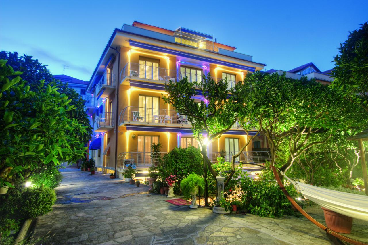 Hotel Villa Delibera Varazze Esterno foto