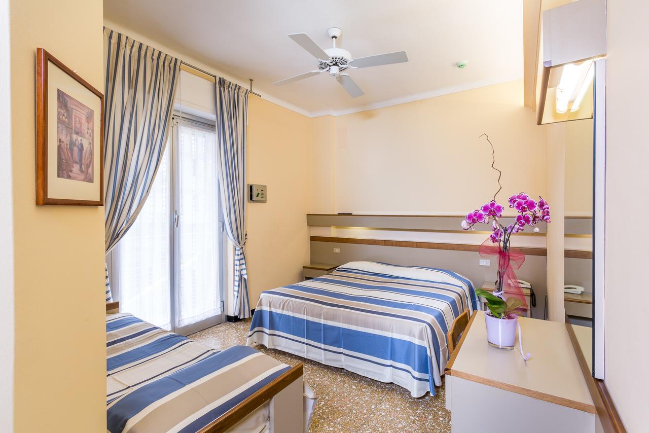 Hotel Villa Delibera Varazze Camera foto